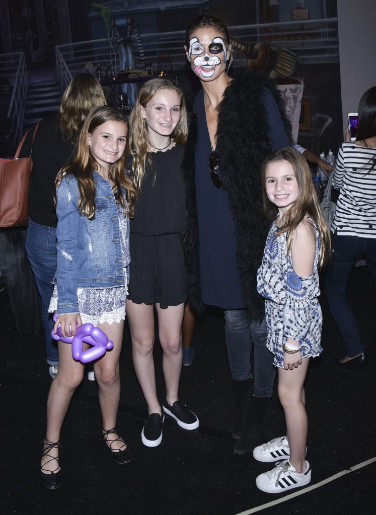 CULVER CITY, CA - OCTOBER 23: Entrepreneur and model Heidi Klum attends Elizabeth Glaser Pediatric Aids Foundation "A Time For Heroes" Family Festival at Smashbox Studios on October 23, 2016 in Culver City, California. (Photo by Michael Bezjian/Getty Images for Elizabeth Glaser Pediatric Aids Foundation)